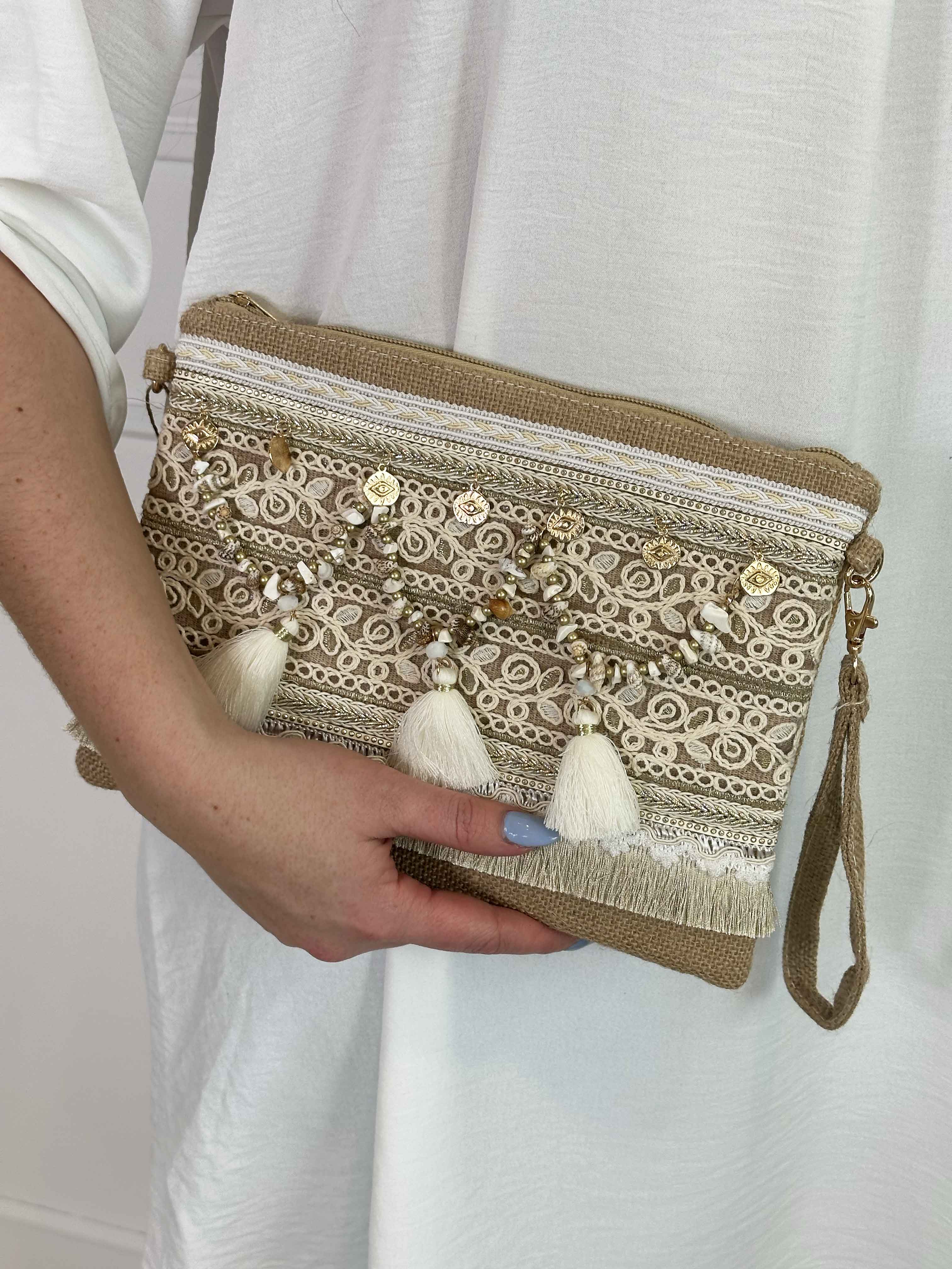 Callie - Clutch utsmyckad med musslor och fransar